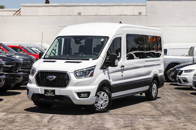 2023 Ford Transit Passenger Wagon XLT RWD photo
