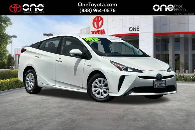 2020 Toyota Prius LE FWD photo
