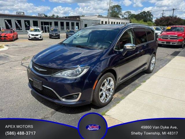 2017 Chrysler Pacifica Minivan Limited FWD photo
