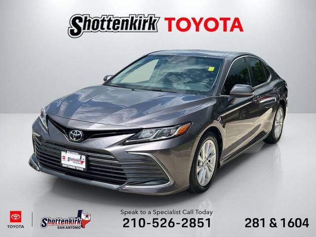 2022 Toyota Camry LE FWD photo