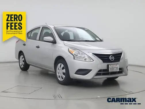 2016 Nissan Versa SV FWD photo