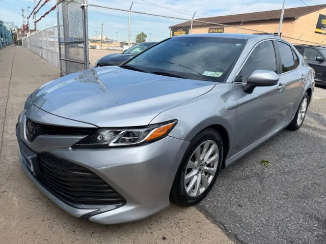 2018 Toyota Camry LE FWD photo