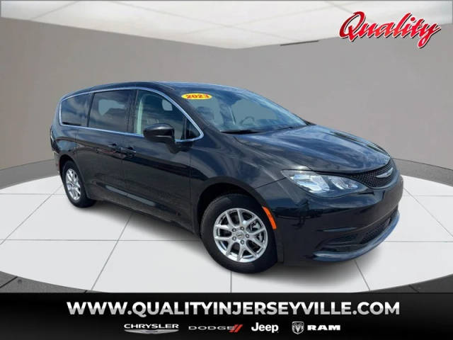 2023 Chrysler Voyager LX FWD photo