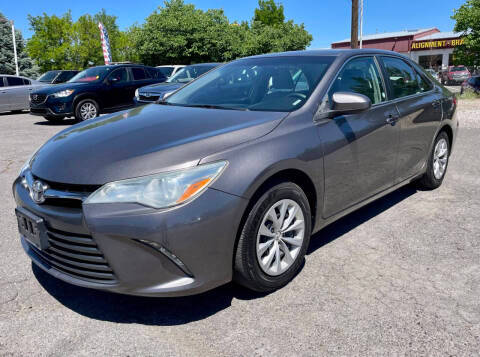 2015 Toyota Camry LE FWD photo