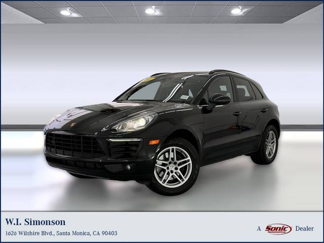 2017 Porsche Macan  AWD photo