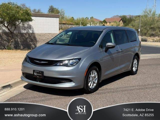 2021 Chrysler Voyager LX FWD photo