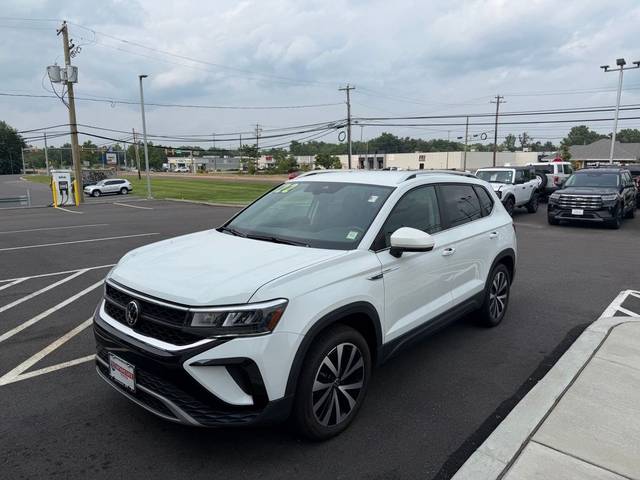 2022 Volkswagen Taos SE AWD photo