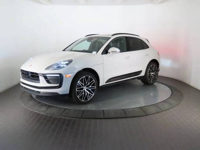 2023 Porsche Macan  AWD photo