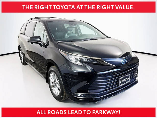2022 Toyota Sienna XLE Woodland Edition AWD photo