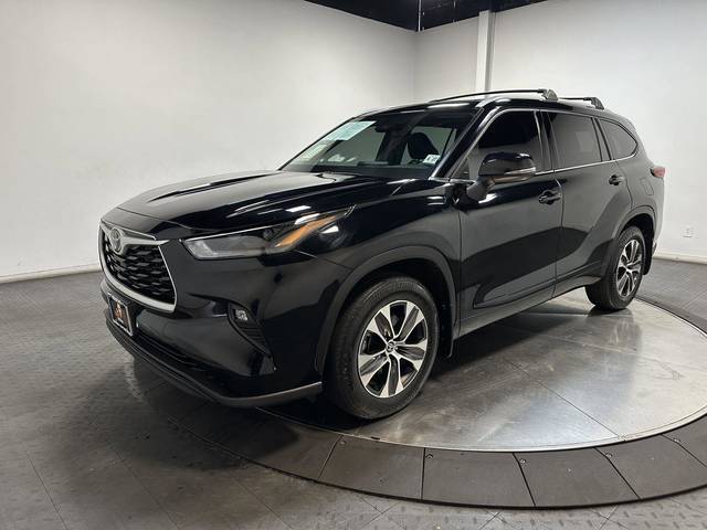 2022 Toyota Highlander XLE AWD photo