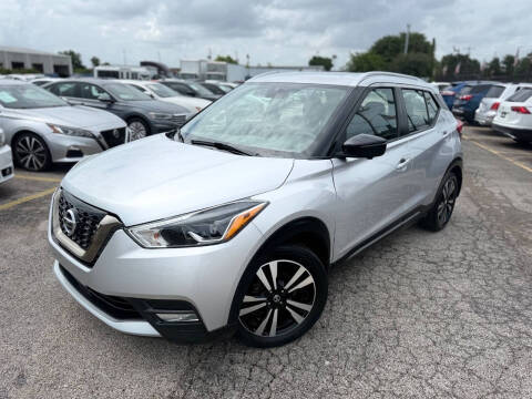 2020 Nissan Kicks SR FWD photo