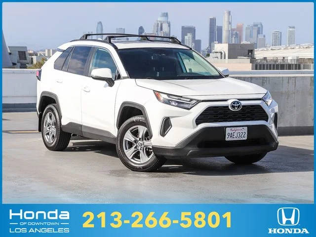 2022 Toyota RAV4 XLE FWD photo