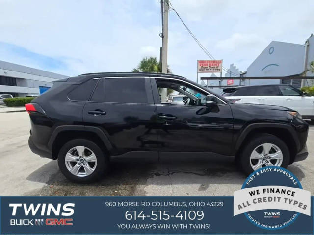 2021 Toyota RAV4 XLE AWD photo