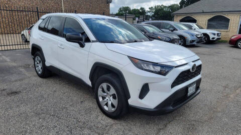 2022 Toyota RAV4 LE FWD photo