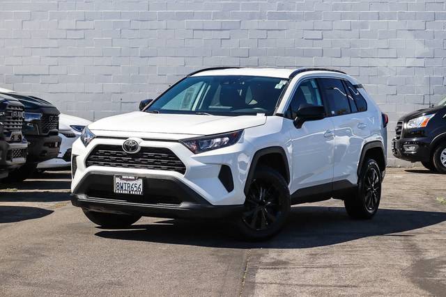 2020 Toyota RAV4 LE FWD photo