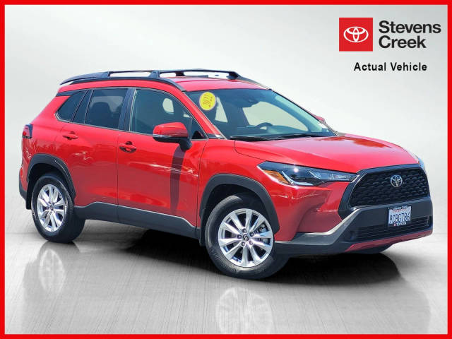 2022 Toyota Corolla Cross LE AWD photo