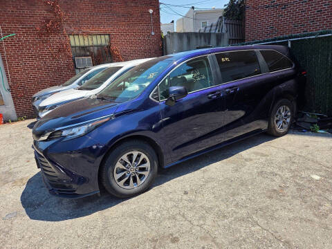 2022 Toyota Sienna LE AWD photo