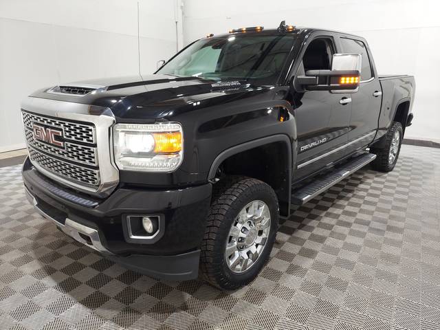 2018 GMC Sierra 2500HD Denali 4WD photo