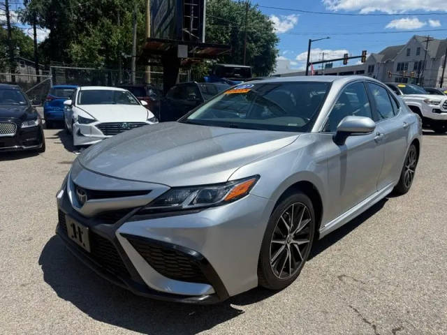 2022 Toyota Camry SE FWD photo