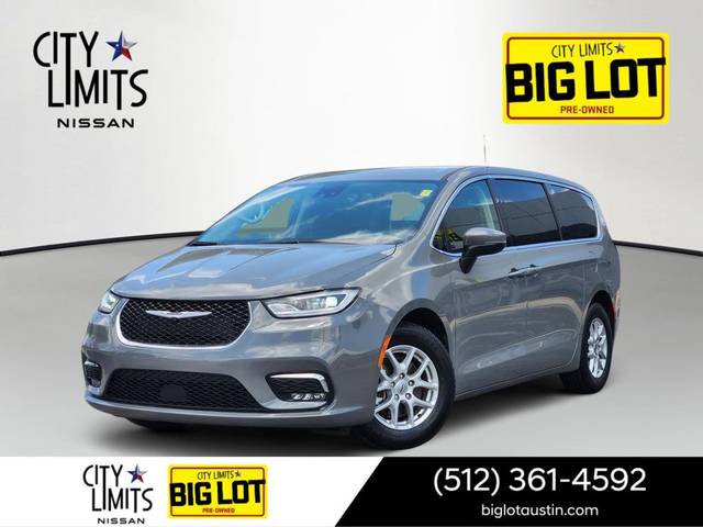 2023 Chrysler Pacifica Minivan Touring L FWD photo