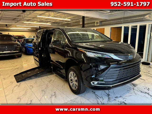 2022 Toyota Sienna XLE FWD photo