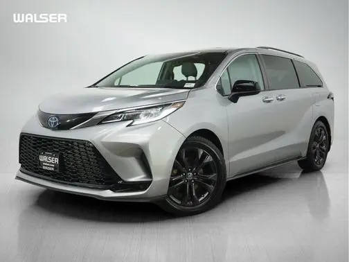 2022 Toyota Sienna XSE FWD photo