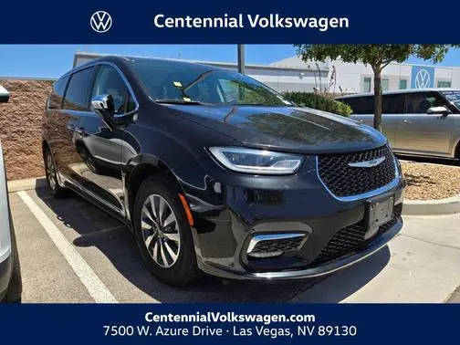 2023 Chrysler Pacifica Minivan Hybrid Limited FWD photo