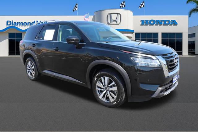 2023 Nissan Pathfinder SL 4WD photo