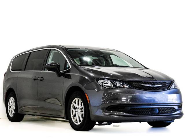 2023 Chrysler Voyager LX FWD photo