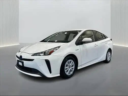 2022 Toyota Prius LE FWD photo