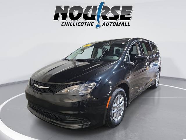 2023 Chrysler Voyager LX FWD photo