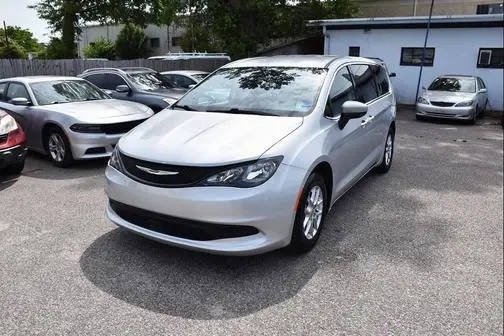 2022 Chrysler Voyager LX FWD photo