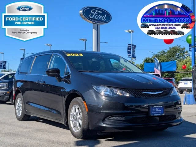 2023 Chrysler Voyager LX FWD photo