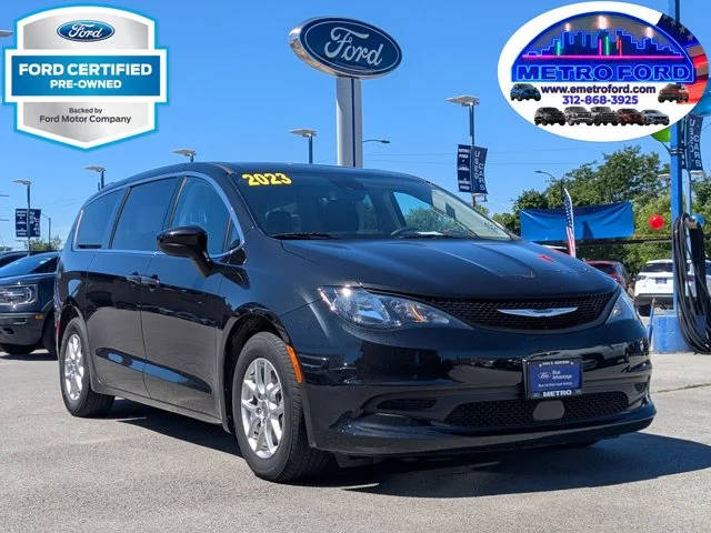 2023 Chrysler Voyager LX FWD photo