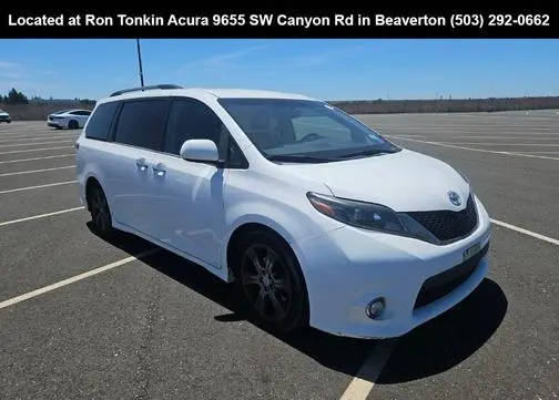 2015 Toyota Sienna SE FWD photo