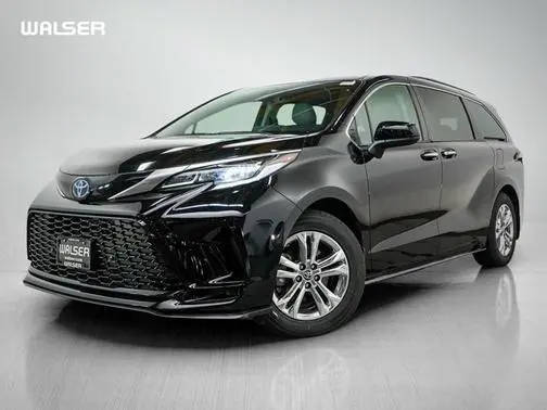 2023 Toyota Sienna LE AWD photo