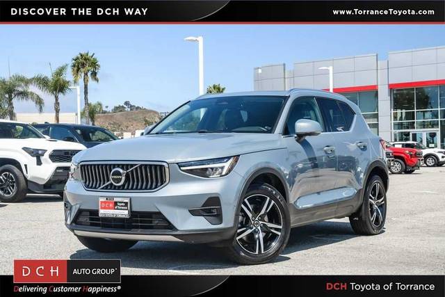 2023 Volvo XC40 Plus Bright Theme AWD photo