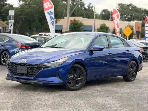 2023 Hyundai Elantra SEL FWD photo