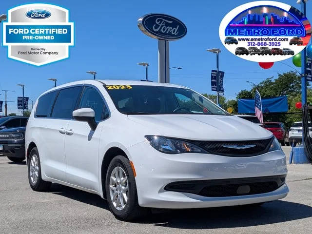 2023 Chrysler Voyager LX FWD photo
