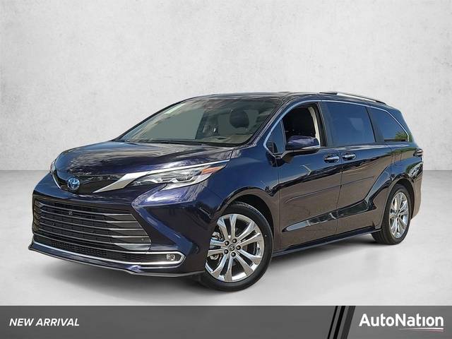 2023 Toyota Sienna Platinum FWD photo