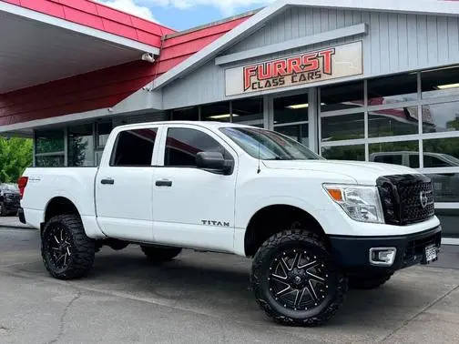 2017 Nissan Titan S 4WD photo