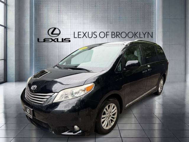 2017 Toyota Sienna FWD photo