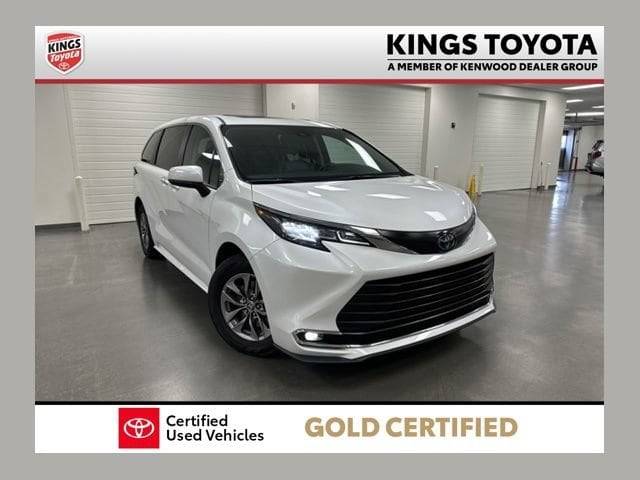 2023 Toyota Sienna XLE FWD photo
