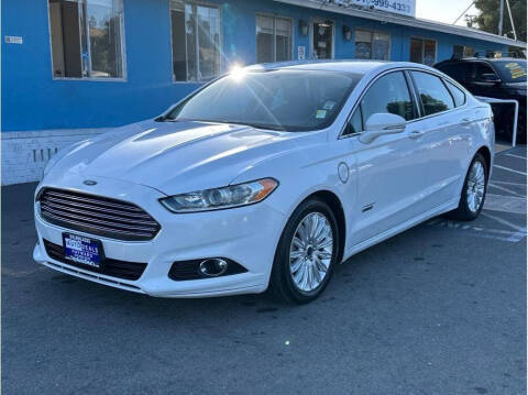 2016 Ford Fusion Energi SE Luxury FWD photo