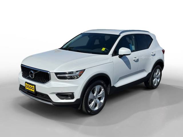 2022 Volvo XC40 Momentum AWD photo