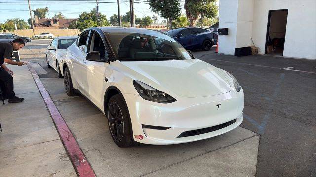2023 Tesla Model Y  AWD photo