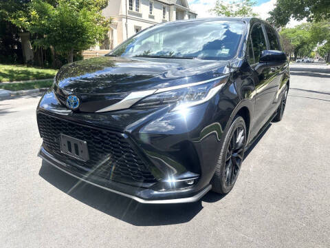 2023 Toyota Sienna FWD photo