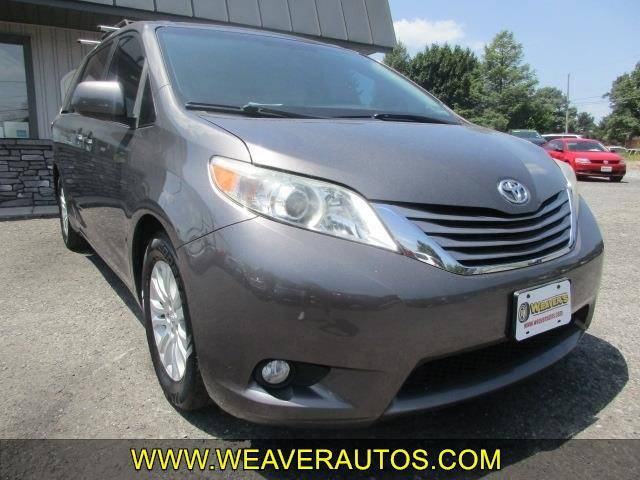 2017 Toyota Sienna XLE FWD photo