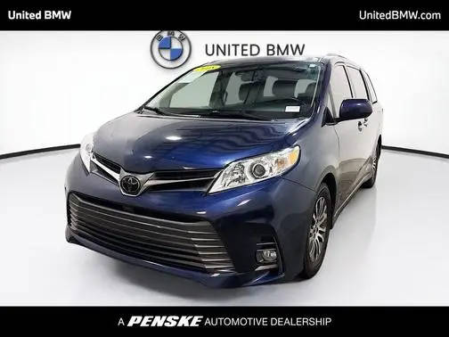 2018 Toyota Sienna XLE FWD photo
