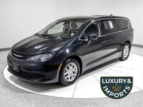 2020 Chrysler Voyager LX FWD photo